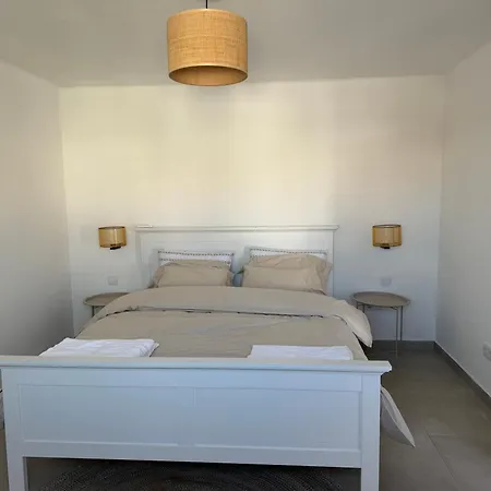 Casa With Pool تافيرا